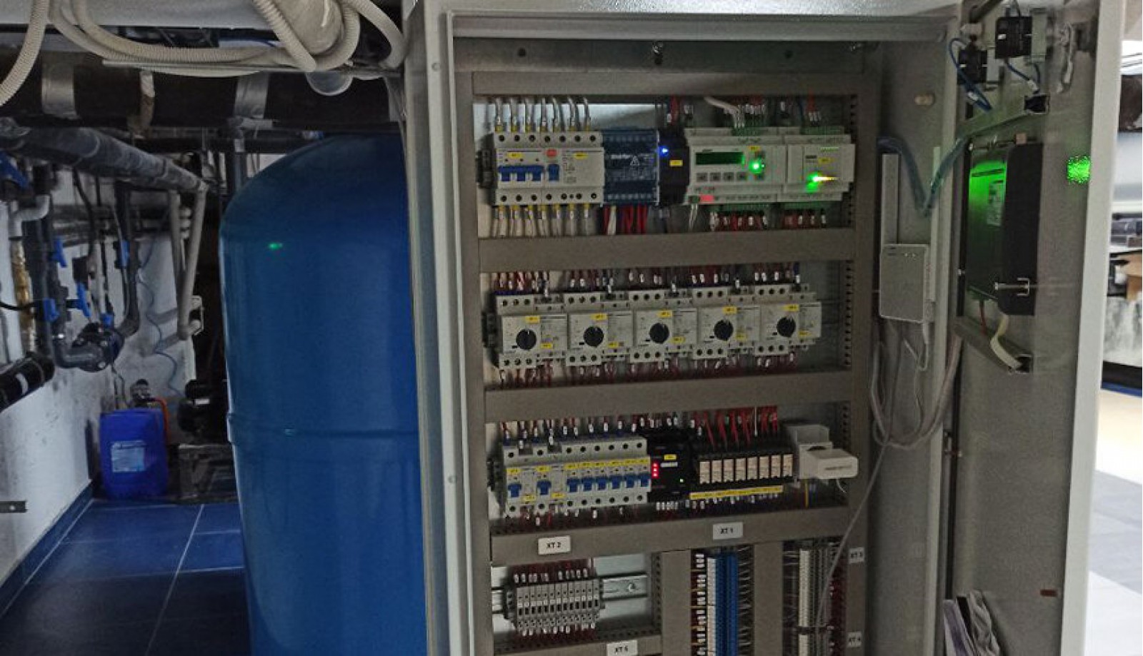 Автоматическая система управления бассейна общественного назначения для плавания в фитнес-центре