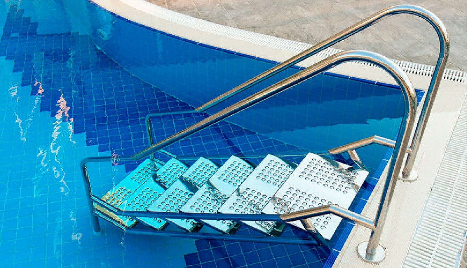 Лестницы для бассейна