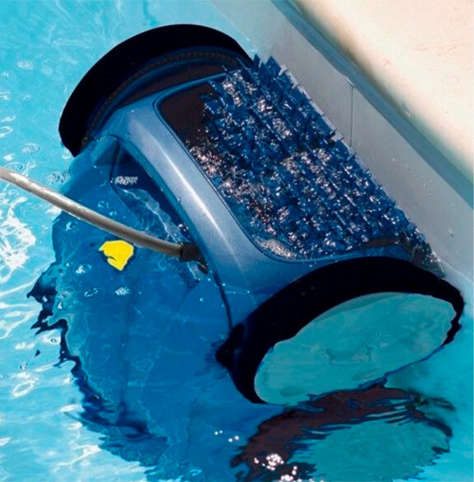 Роботы-пылесосы для бассейнов