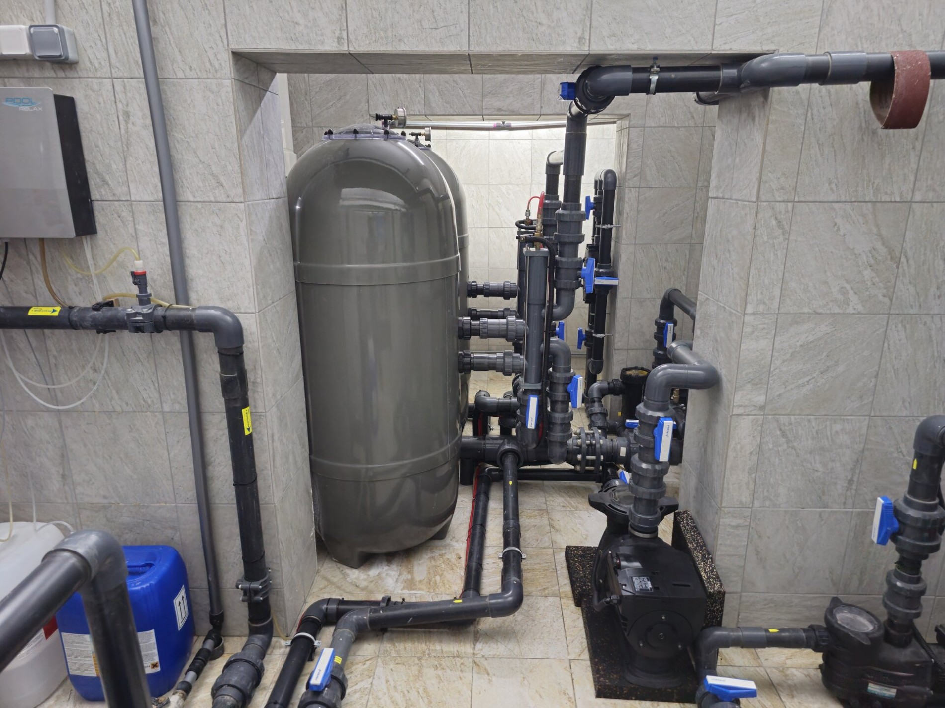 Монтаж оборудования для бассейна