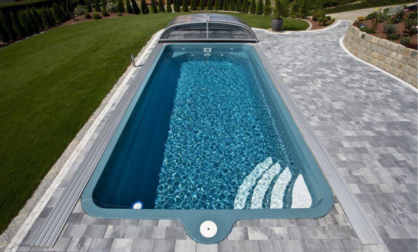 Строительство композитных бассейнов